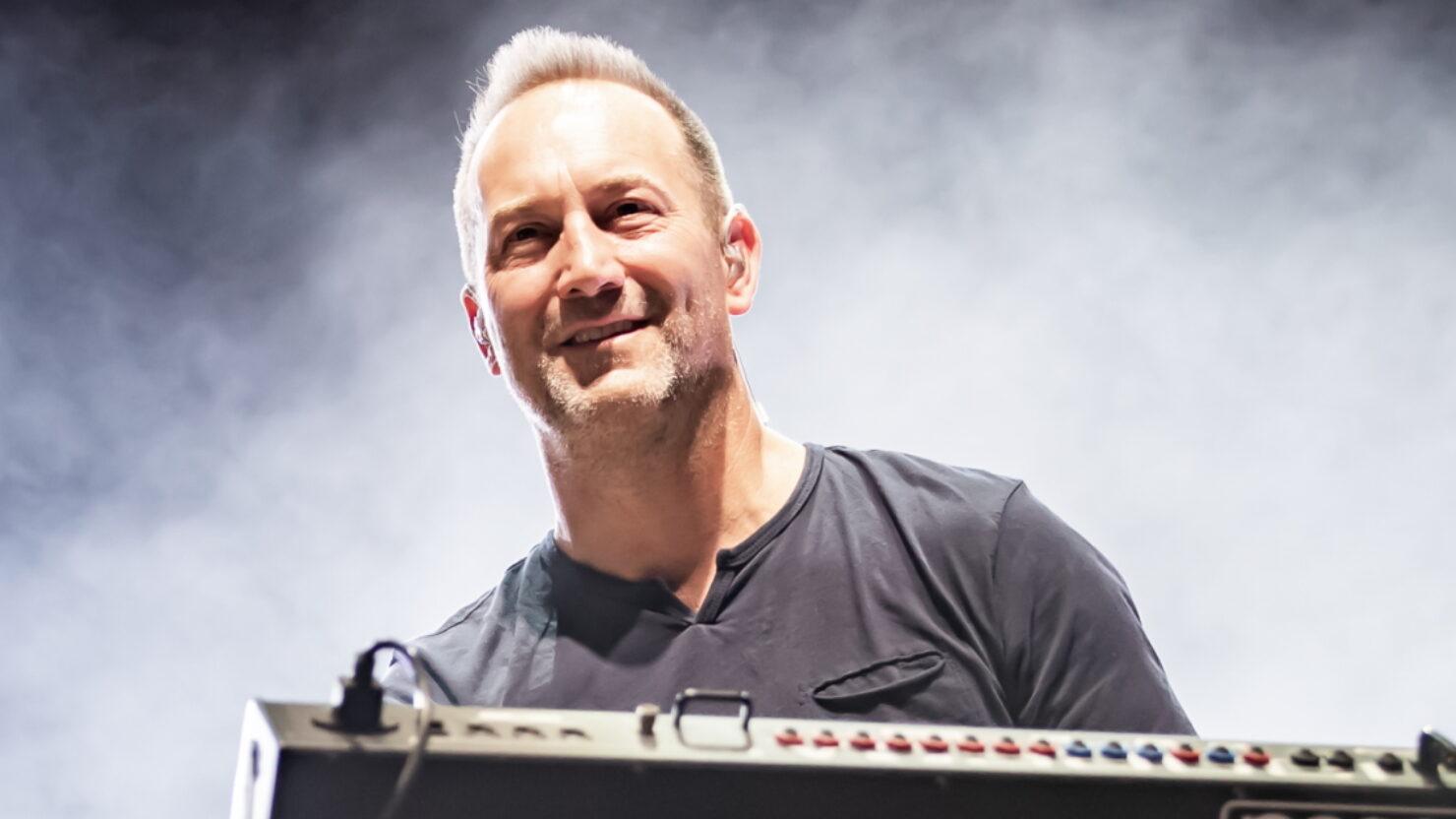 McGee d'Umphrey éclate la couverture du groupe en l'honneur de Garth Hudson à Charlottesville