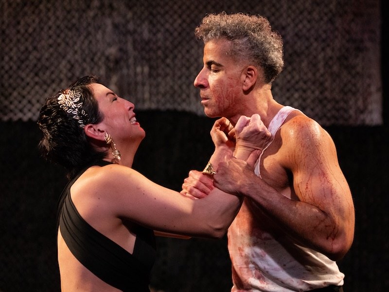 «Ajax» déchirant et obsédant du théâtre de scéna raconte une histoire de guerre et de perte