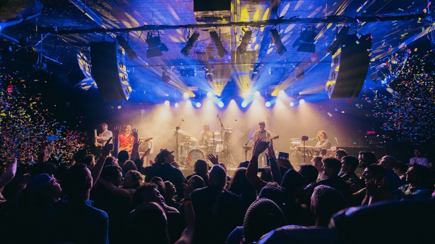 Eggy arrive à « Terrapin Station » pour la première fois depuis 2018 lors du concert du réveillon du Nouvel An à Boston