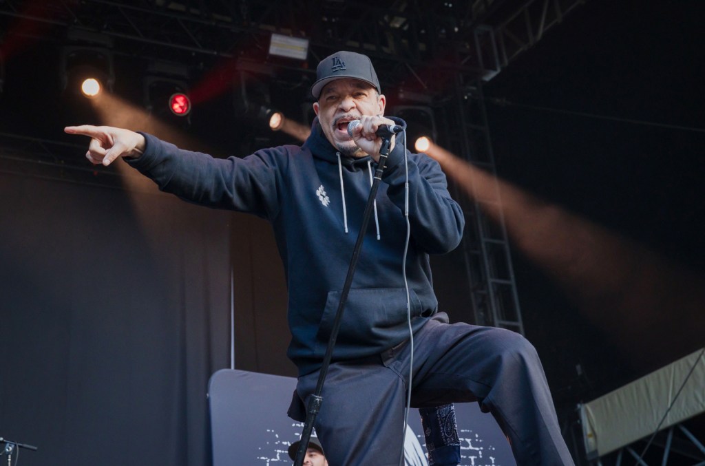 Ice-T et un policier du New Jersey se disputent lors d'un contrôle routier dans des images de caméra corporelle nouvellement refaites