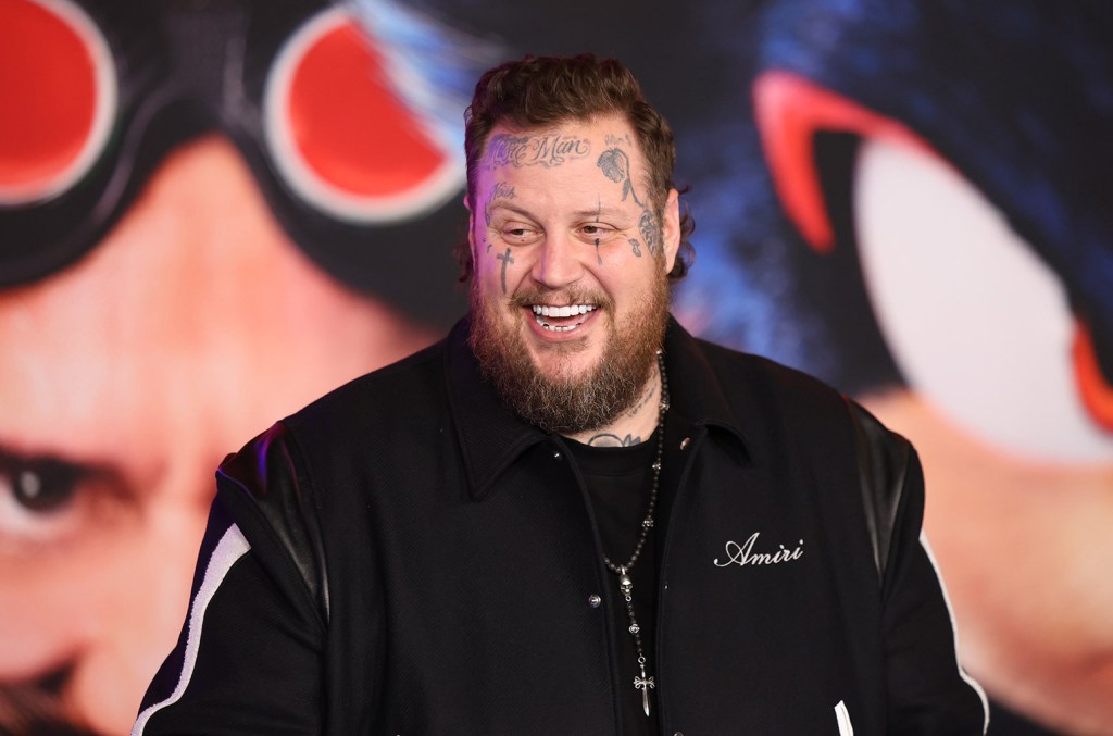 Jelly Roll montre John Cena la note touchante d'un fan qu'il est gardé pendant quatre ans