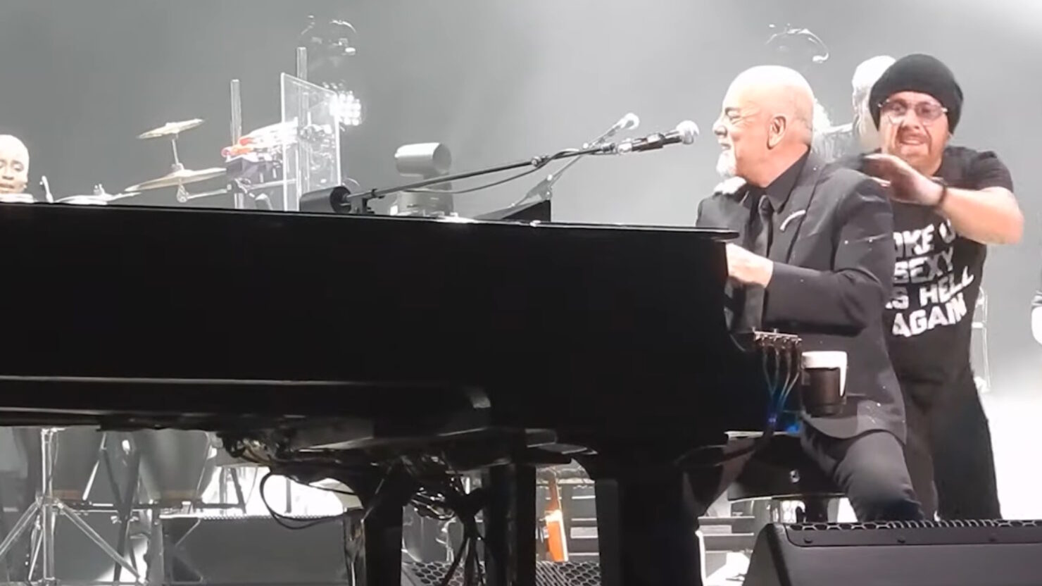 Regardez Jason Bonham rejoindre Billy Joel pour "Whole Lotta Love" de Led Zeppelin le soir du Nouvel An