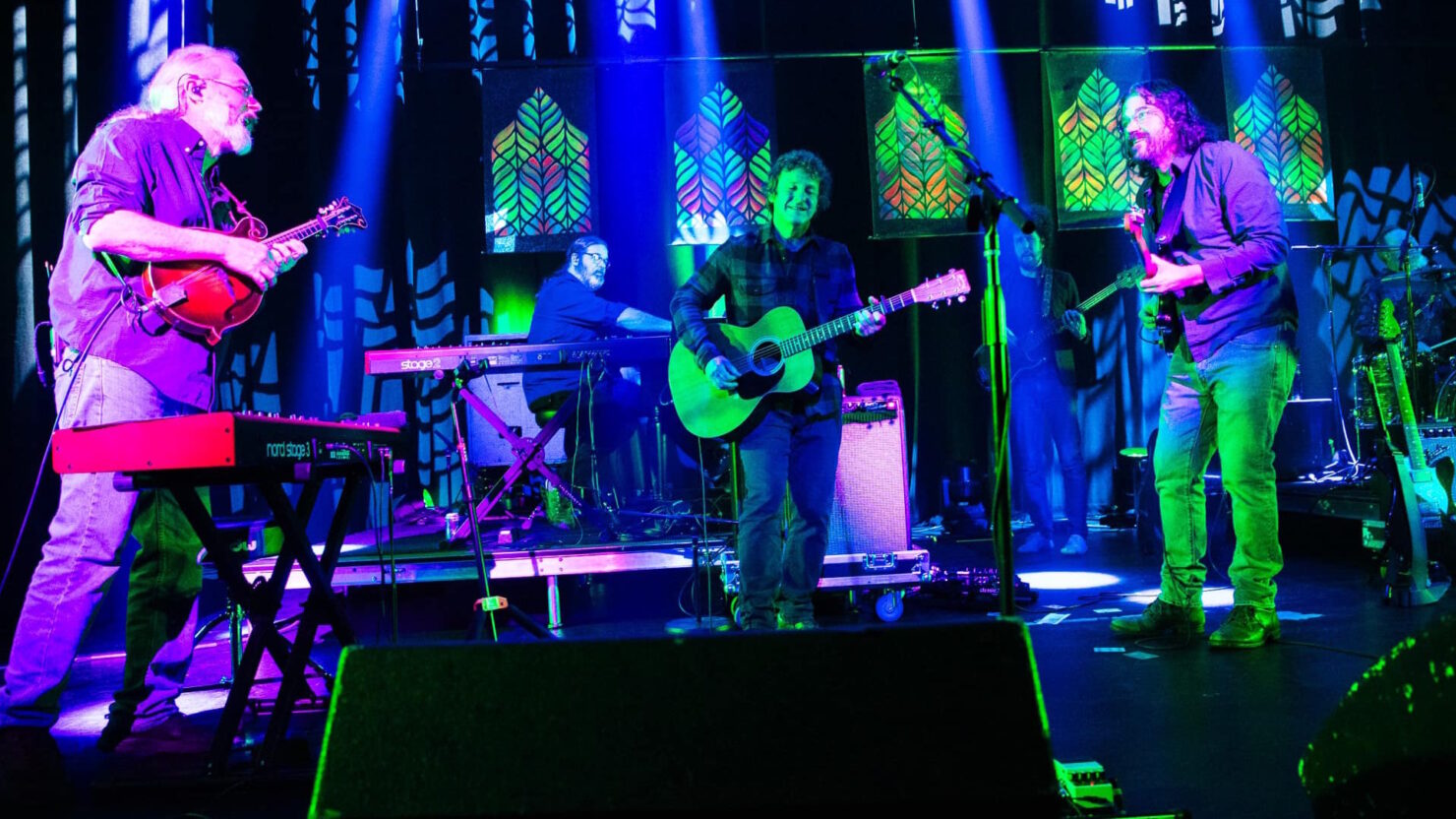 Regardez Scott Law rejoindre le chemin de fer Terre pour Joyous Marvin Gaye Cover au Portland's Revolution Hall