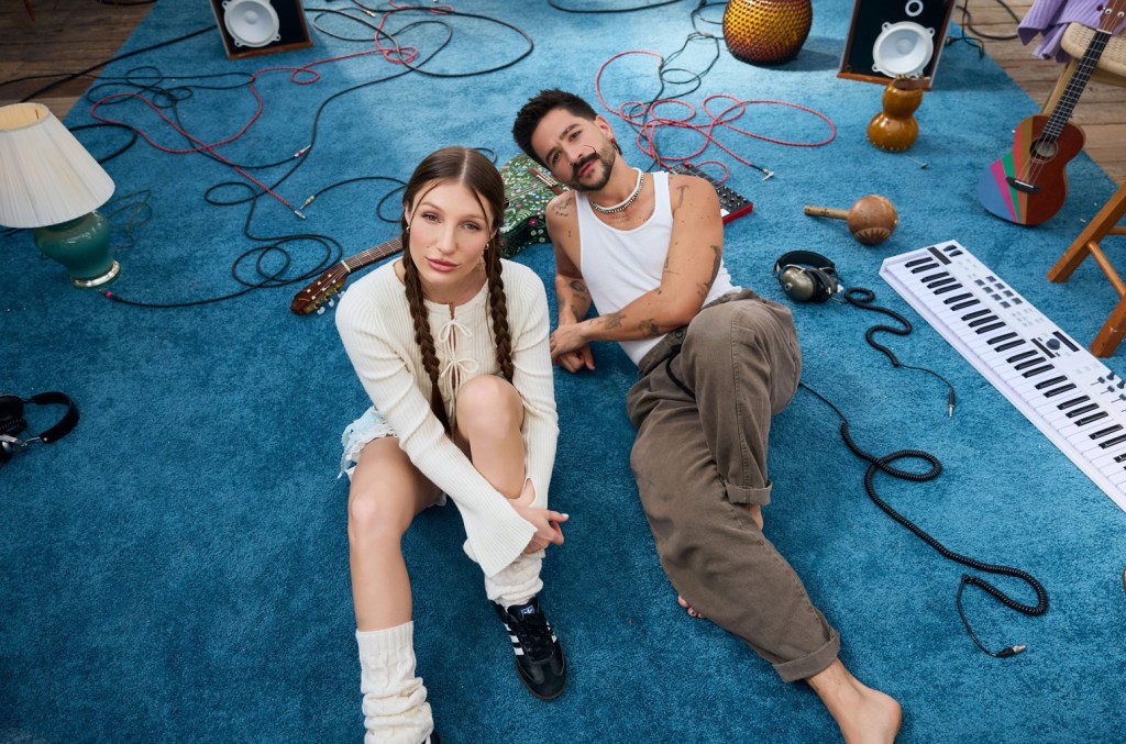 Yami Safdie et Camilo présentent la chanson de guérison « Querida Yo » : « Je me suis vu, mon histoire et ma vie dans cette chanson »