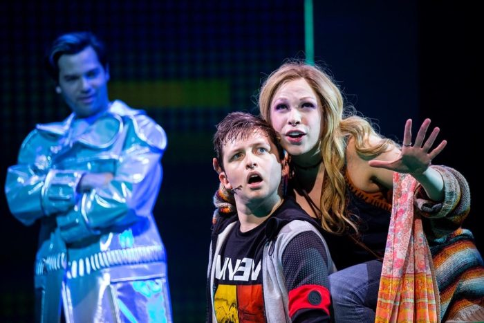 Jason Tam, Will Roland et Lauren Marcus dans Be More Chill. Photo de Maria Baranova.
