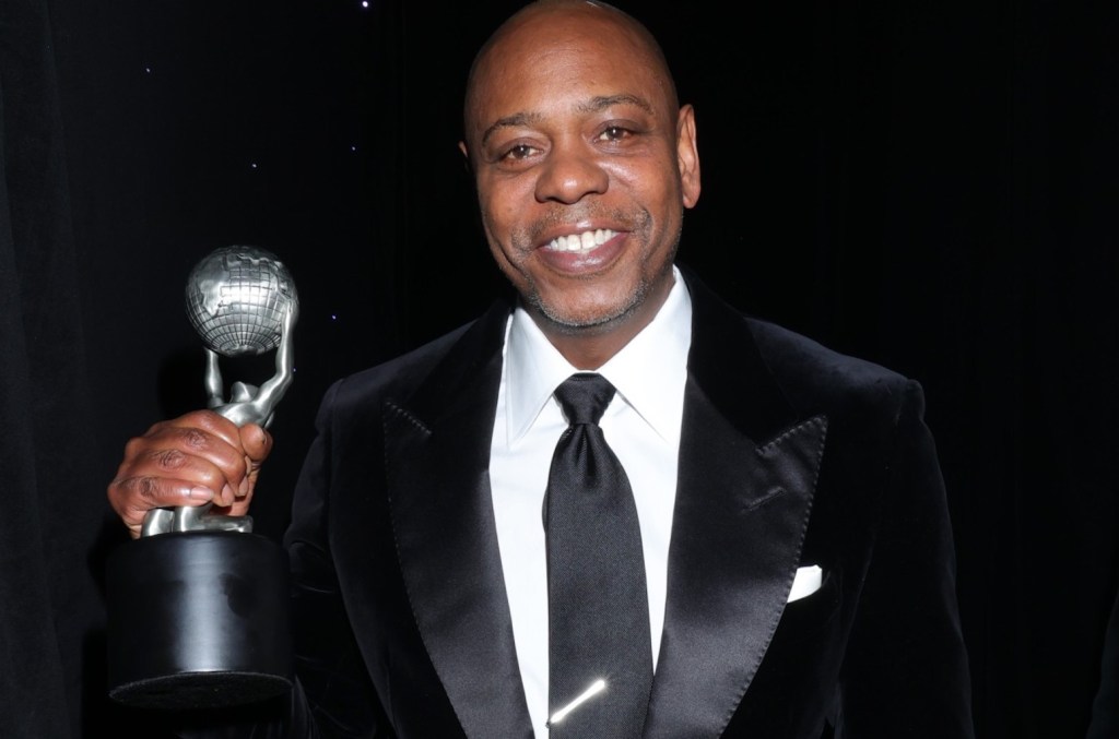 Dave Chappelle accepte le prix du président aux NAACP Image Awards: «Nous avons beaucoup de travail à faire»