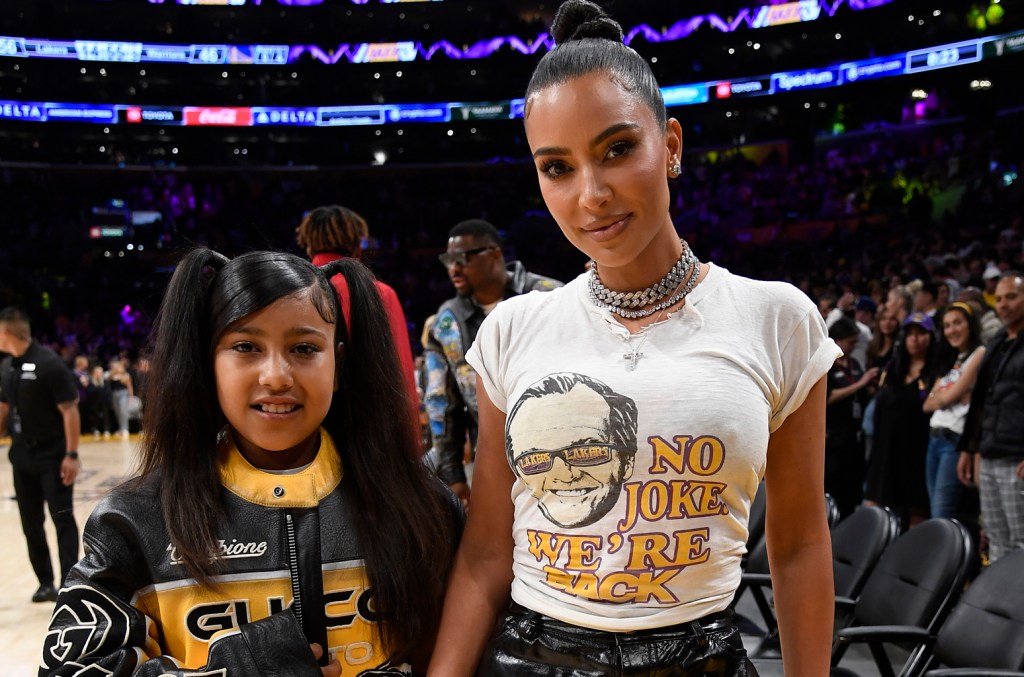 Kim Kardashian dit que sa fille North est à nouveau «obsédée» par elle après avoir été «folle» contre son post-divorce