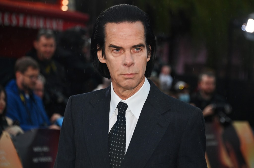 Nick Cave appelle les vues de Kanye West `` décevantes '' mais se tient à côté de son art