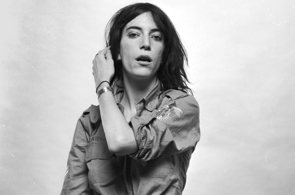 Patti Smith annonce l'automne 2025 US / European Tour célébrant le 50e anniversaire des «chevaux»