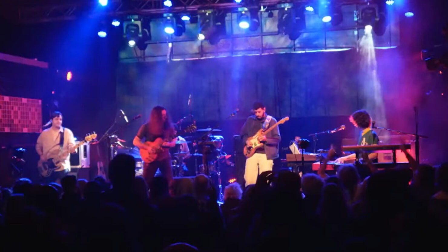 Regardez Grahame Lesh s'asseoir avec Eggy à Berkeley