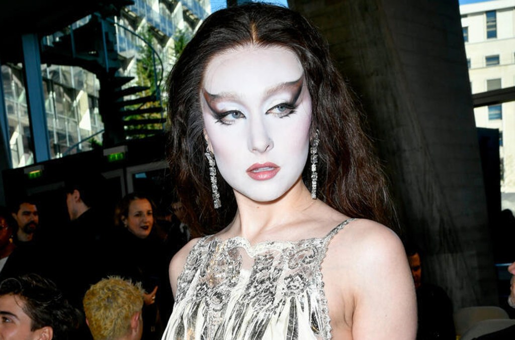 Chappell Roan remercie Lady Gaga pour le cri de discours Grammy: 'Love You + Your Album'