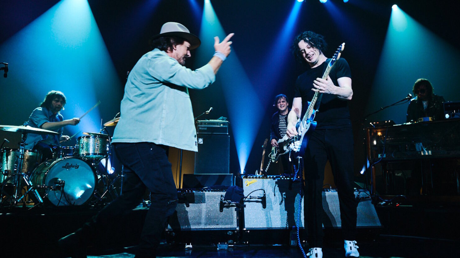 Eddie Vedder rejoint Jack White pour la couverture Rauque Neil Young à Tokyo