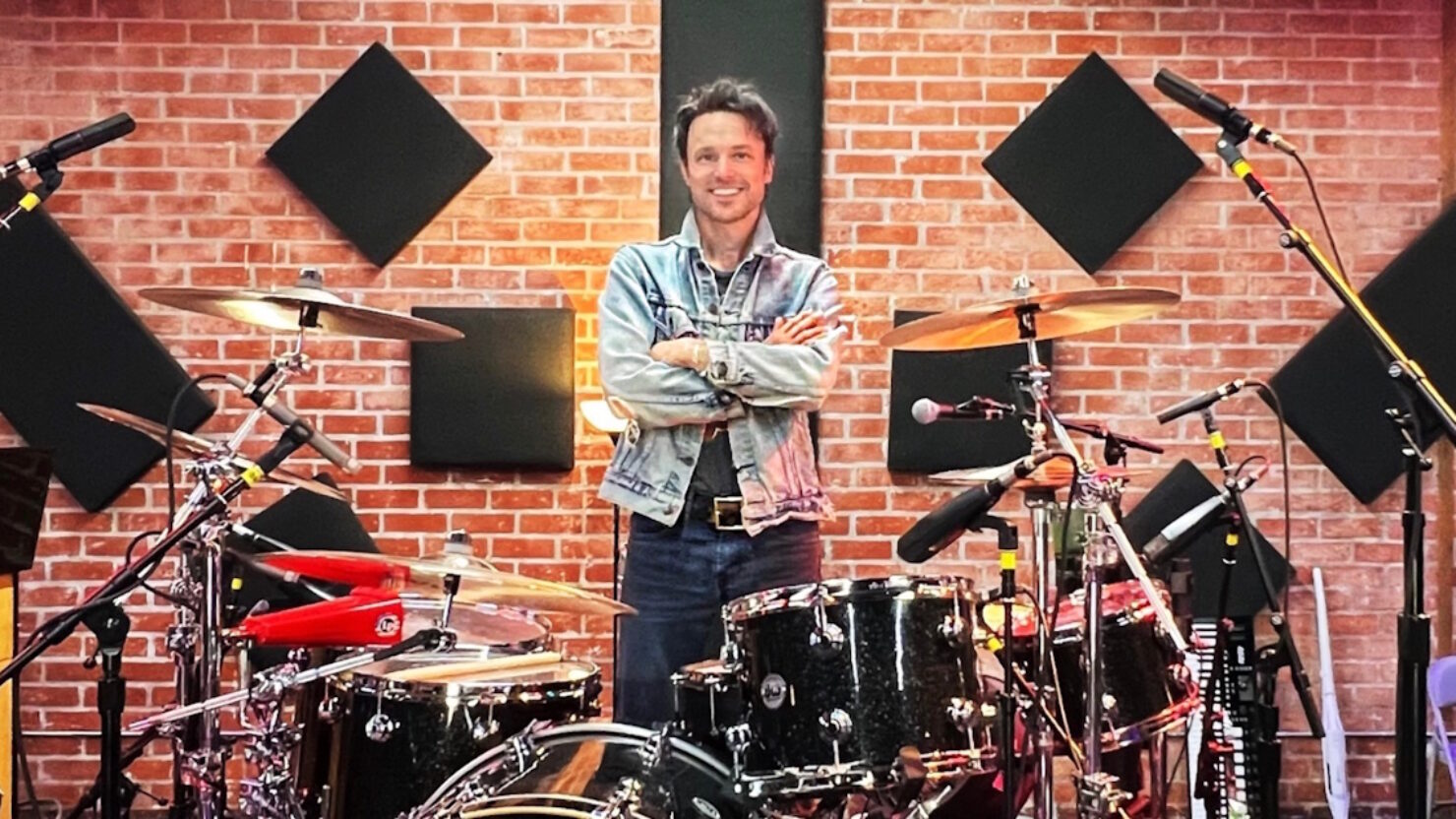 Guns N 'Roses annonce un nouveau batteur en tournée