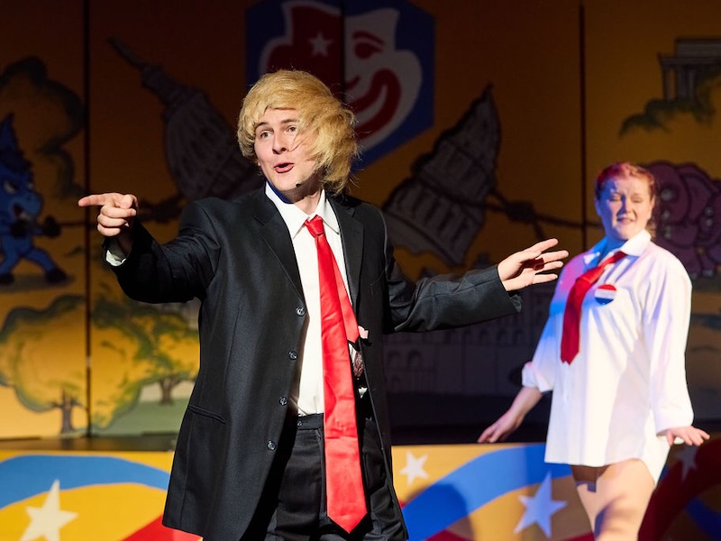 Hexagon's `` Splitting Ours Nos côtés! ' tire des rires du chaos politique