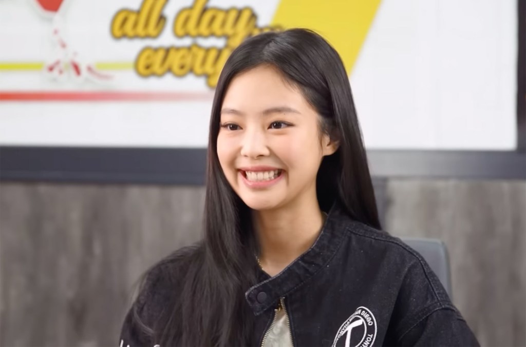 Jennie de Blackpink dit qu'elle `` ne peut même pas parler de 'Rihanna parce qu'elle devient trop étoilée