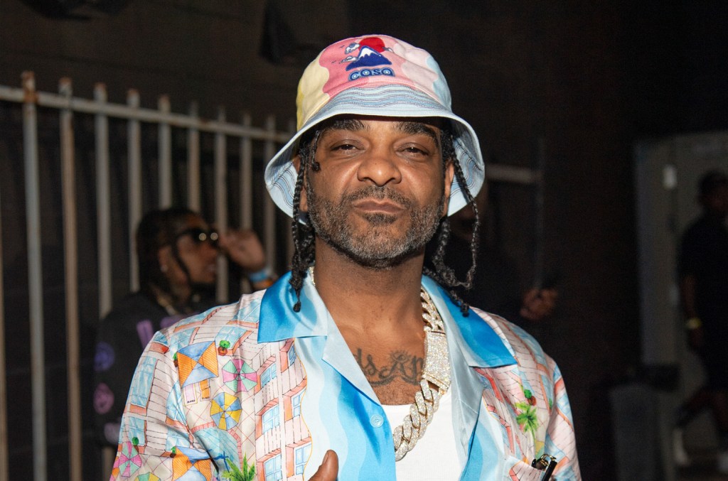 Jim Jones ne regrette pas de promouvoir la culture des gangs: «Ce n'est pas un crime d'être un sang»