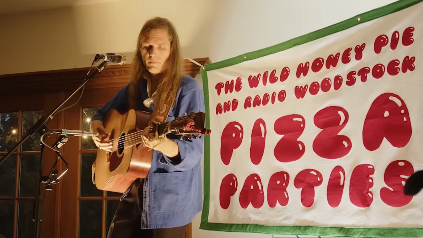 Les chauves-souris de fruits libèrent l'EP en direct 'The Wild Honey Pie Pizza Party' Benefory Habitat for Humanity