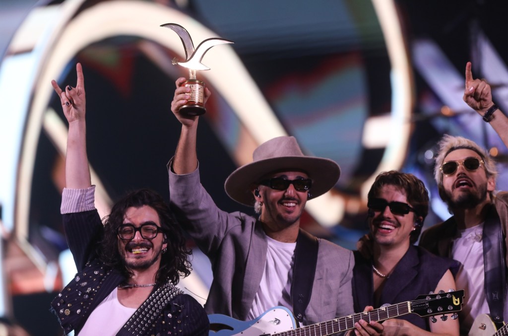 Morat brille dans les débuts de Viña del Mar, remporte Gold & Silver Gaviotas