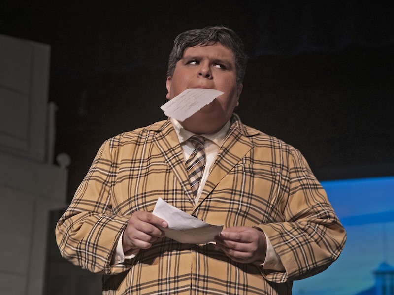 `` One Man Guvnors '' de British Players, est la farce avec intelligence