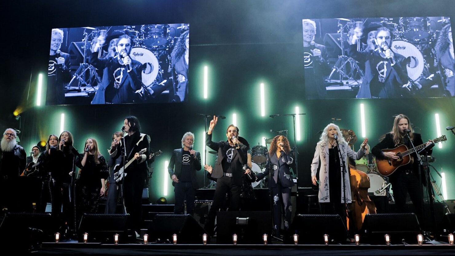 Regardez Ringo Starr allumer 'Matchbox' avec Jack White au Ryman