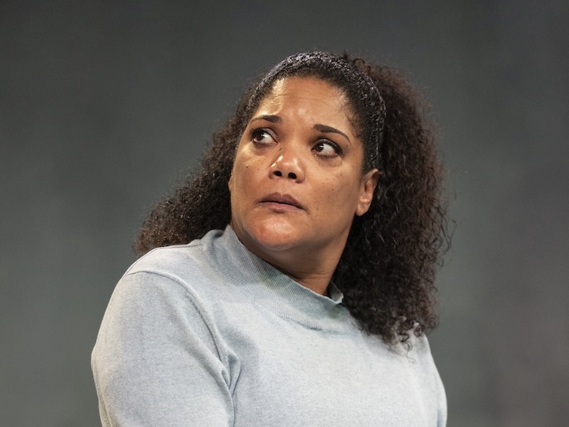 Un survivant est en son pouvoir dans le «pending» envoûtant au 1er stade