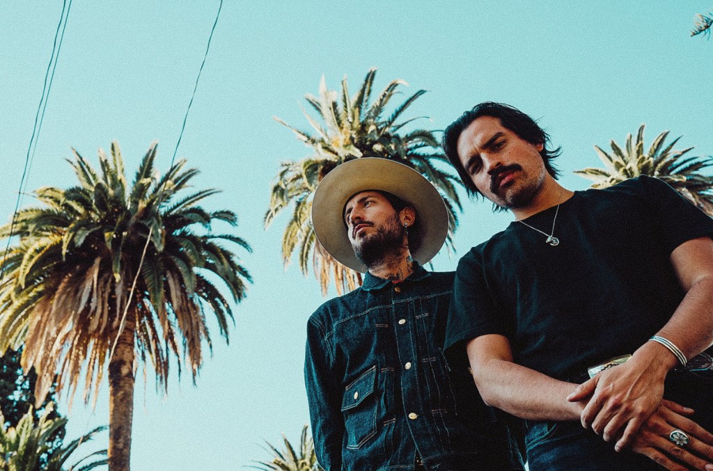 Hermanos Gutiérrez s'est mis à ouvrir la nouvelle série de concerts de Seattle Oodalalee