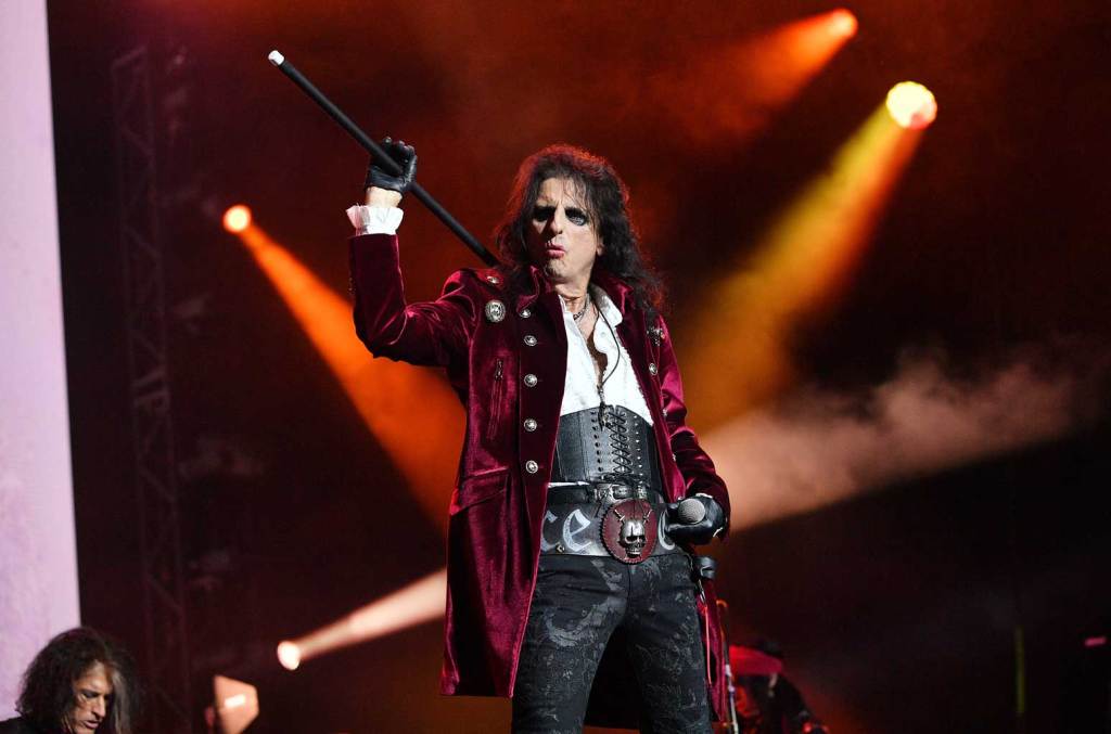 Alice Cooper retrouve le groupe original pour leur premier album en 51 ans: `` Tout d'un coup, il se met en place ''
