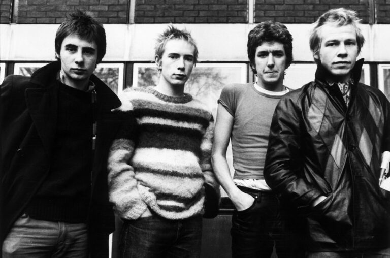 John Lydon Nixes idée de la réunion avec les pistolets sexuels «Woke»: «Je suis les pistolets, et ils ne sont pas»