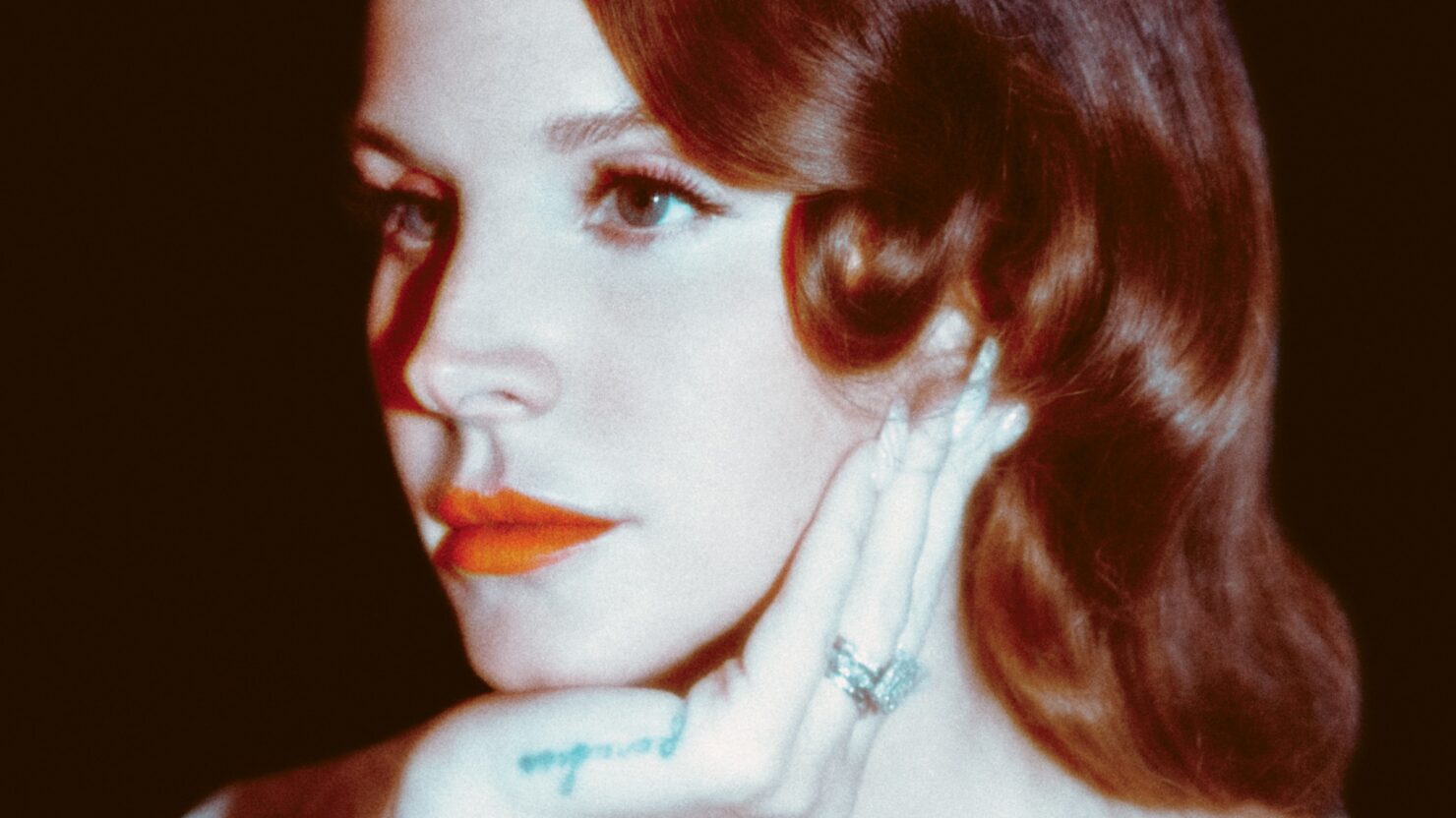 Lana Del Rey laisse un nouveau single 'Bluebird' Fly