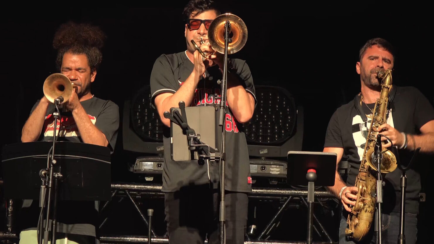 Moe. Accueille des cornes de déchargement à Daze entre la Nouvelle-Orléans