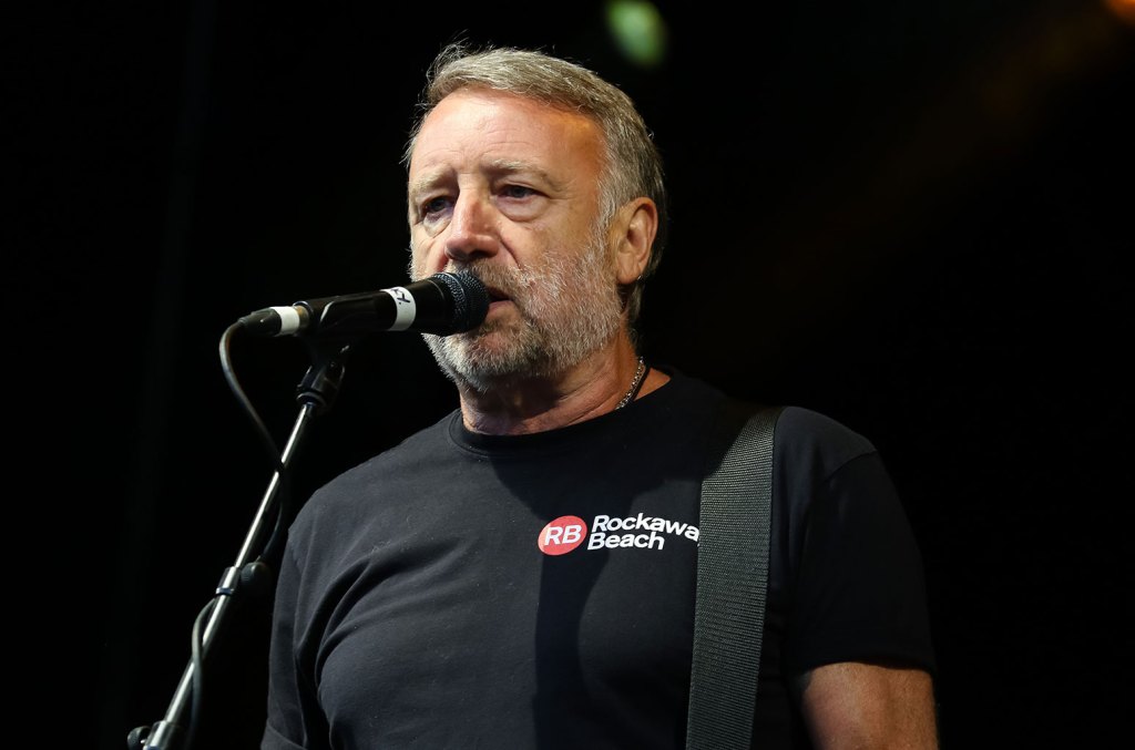 Peter Hook étiquette la nouvelle commande une «mauvaise version de couverture» d'eux-mêmes