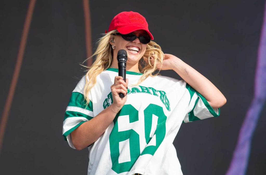 Renee Rapp rejoint le modèle de rôle sur scène pour Viral 'Sally, quand le vin s'épuise'