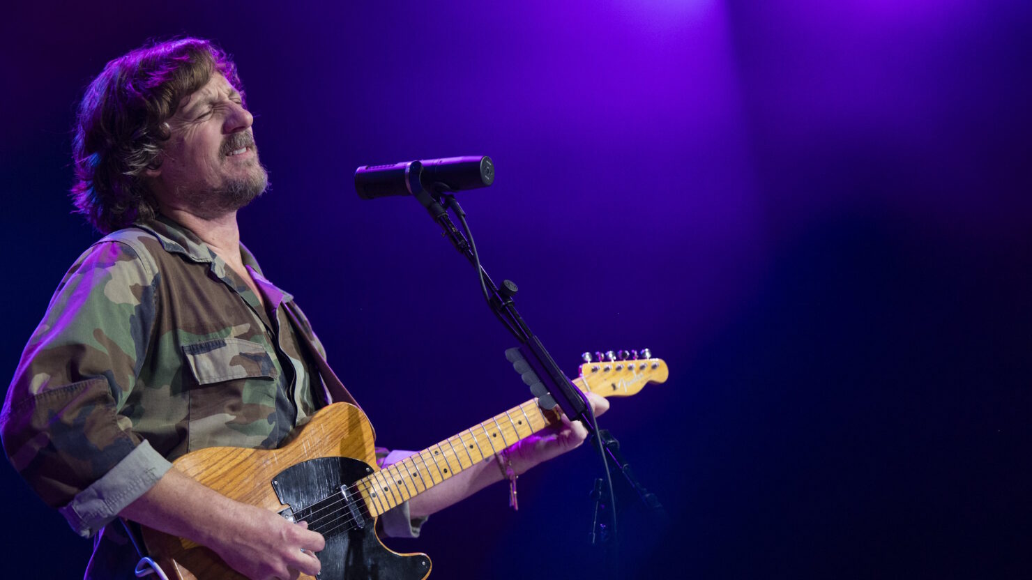Sturgill Simpson éclate la couverture de Nirvana à Birmingham