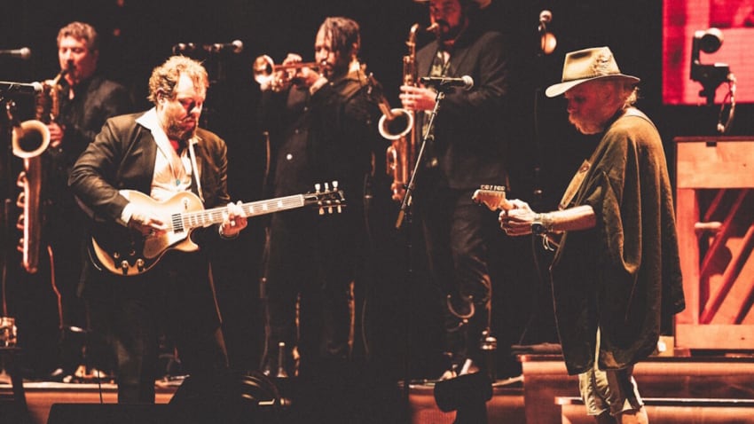 Regardez Bob Weir, Dawes et Lucius rejoignent Nathaniel Rateliff et les sueurs nocturnes à Los Angeles