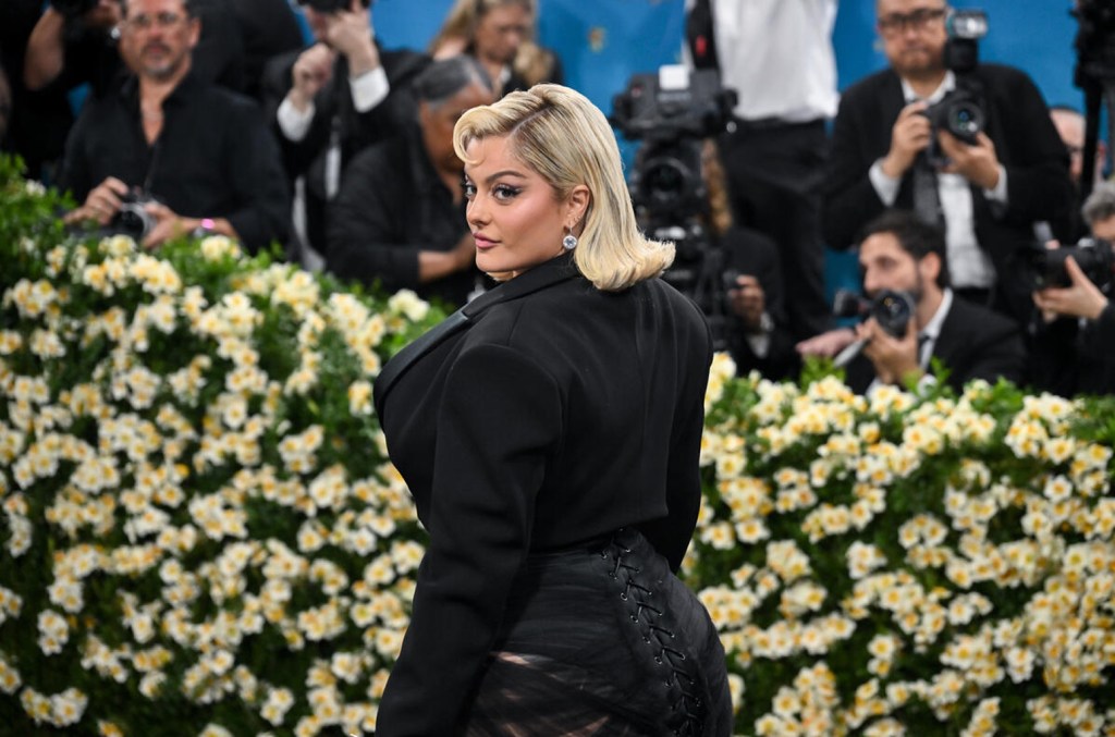 Bebe Rexha révèle la perte de grossesse après la critique du gala de Met Gala Azealia Banks: `` Je suis fatigué que les gens commentent mon poids ''
