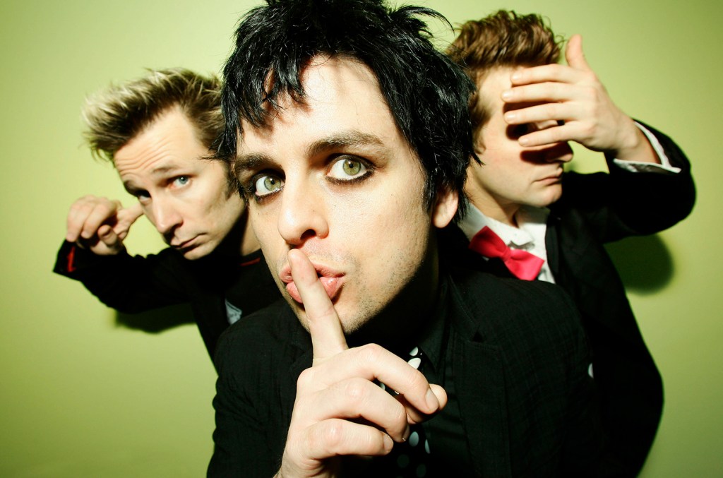 Billie Joe Armstrong de Green Day a toujours de l'espoir pour une comédie musicale de film «American Idiot»: `` Finalement, ça va arriver ''