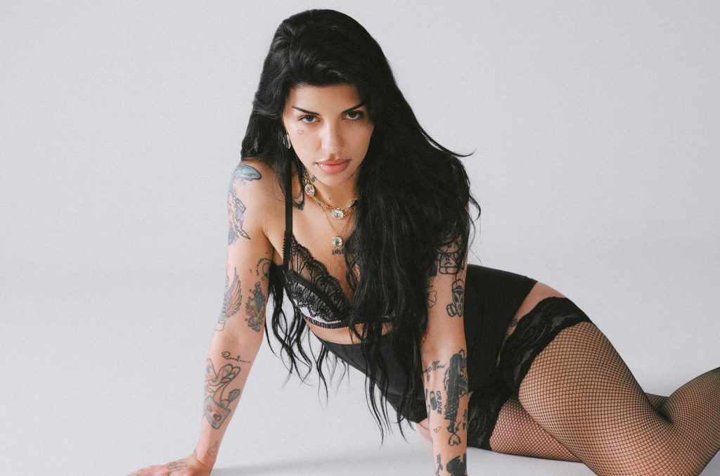 Cazzu ajoute la deuxième semaine au n ° 1 sur Billboard Argentina Hot 100 avec «Con Otra»