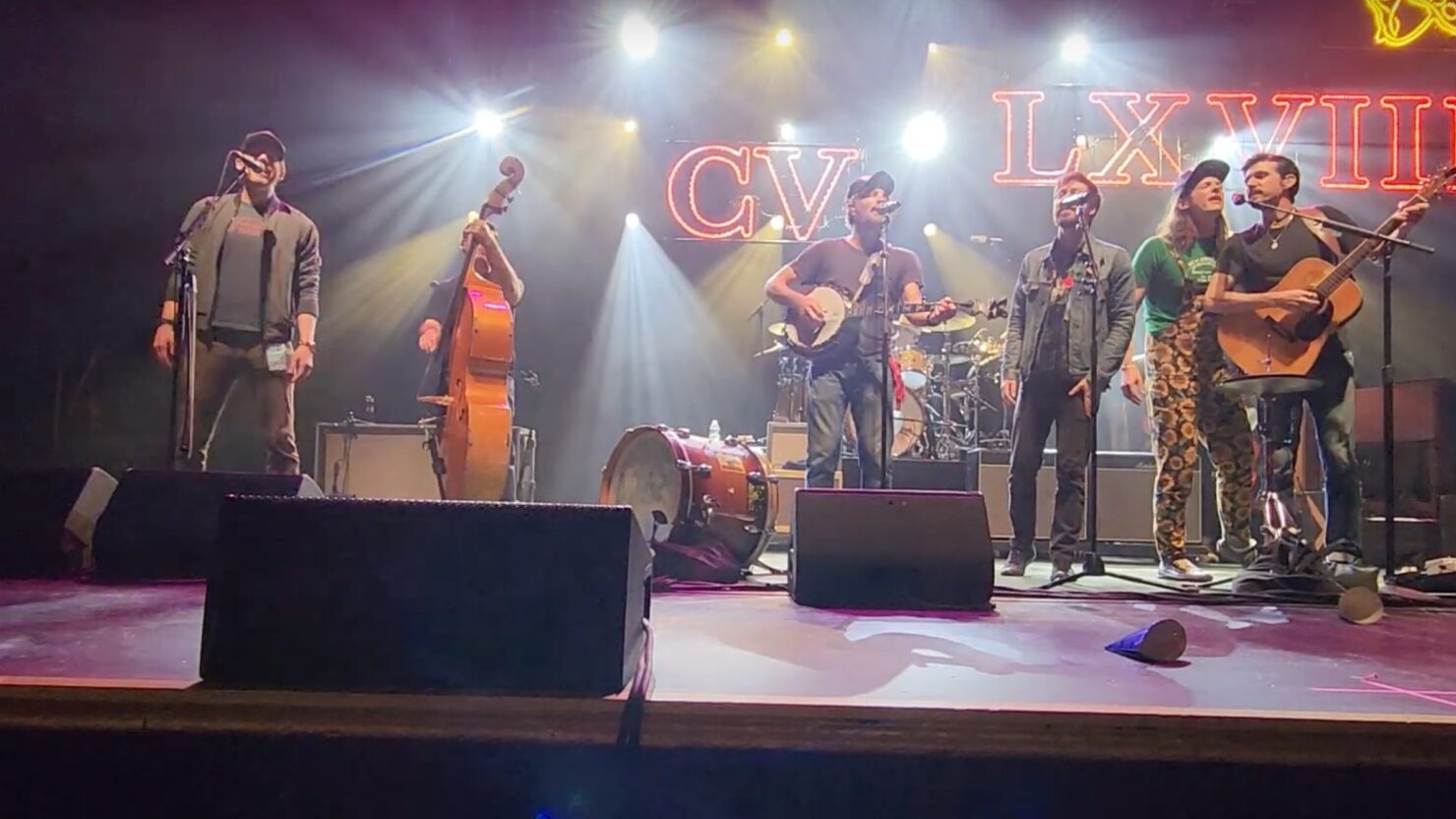 Les frères Avett font ressortir des acteurs «balayés» au Capitol Theatre