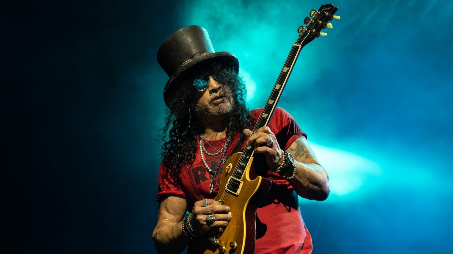 Regardez Guns N 'Roses lancer la tournée en 2025 avec le 1er `` Bienvenue à la jungle' 'depuis 2012
