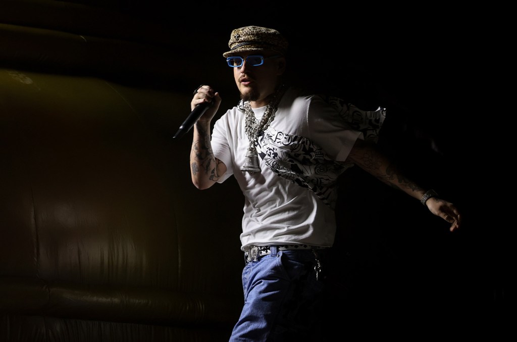 Yeat libère la couverture électronique de `` Feel No Ways '' de Drake, de Drake: Stream It Now