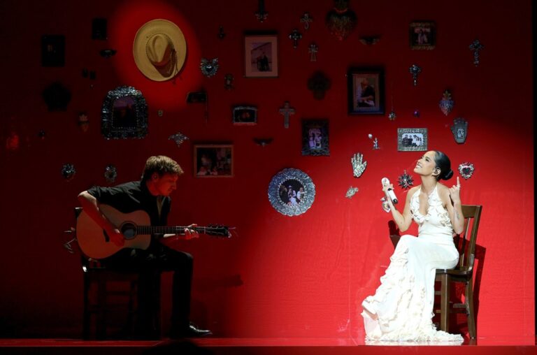 Becky G est présentée en première «Rebbeca» au Tribeca Festival et moments plus édifiants en musique latine