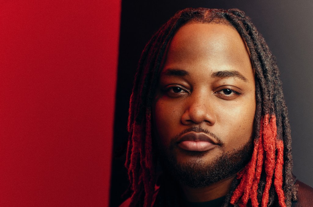 Leon Thomas '' Mutt 'arrête la troisième couronne radio de 2025