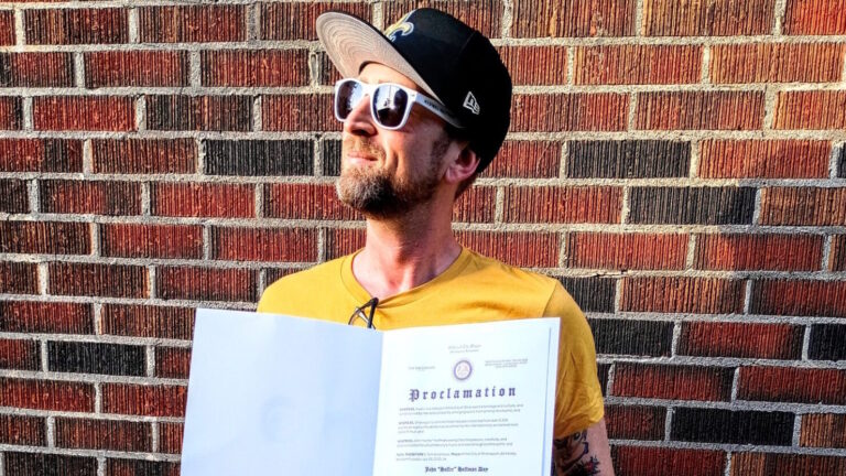 Le maire de Shreveport déclare «  John Hoffman Day '' en tant que ville natale du batteur de Primus Rocks