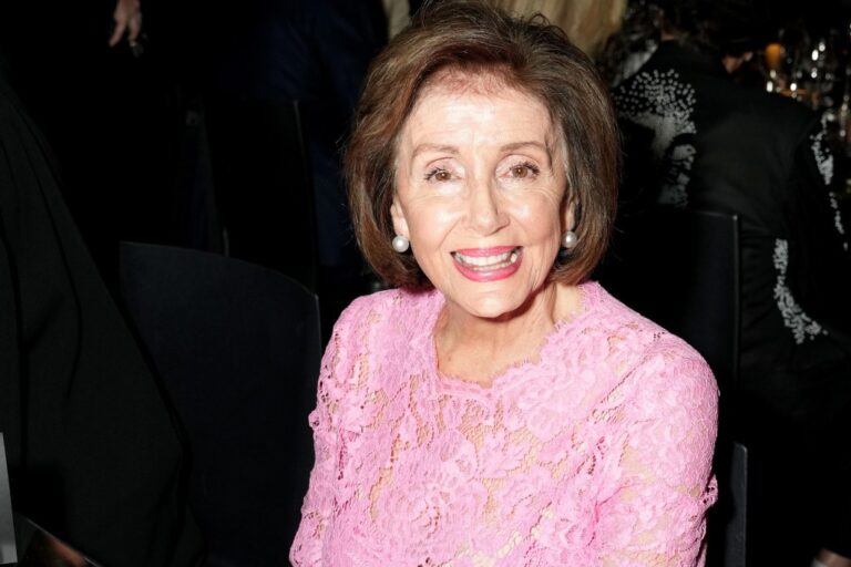 Nancy Pelosi assiste au bal de chaos de Lady Gaga avec des sièges au sol: «Le plus amusant que j'ai eu depuis longtemps»