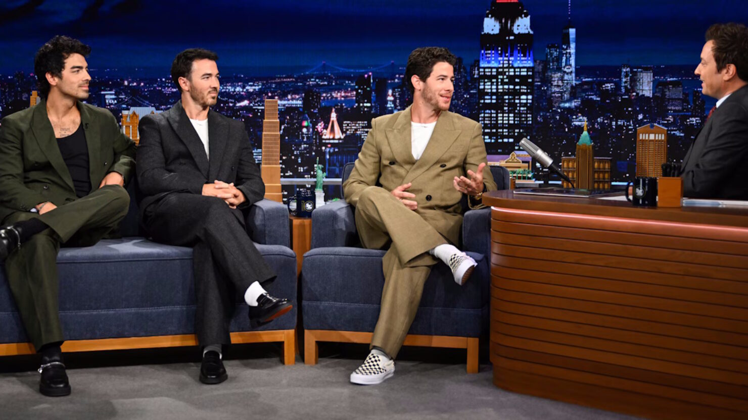 Jonas Brothers a parlé du 20e anniversaire avec son compatriote 'Girl Dad' Jimmy Fallon sur 'Tonight Show'