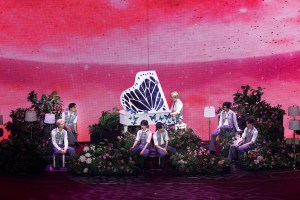 Enhypen se produit à l'USB Arena à Belmont Park, NY le 7 août 2025.