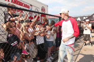 MGK au Street League Skateboarding "SLS Championship Tour" Cleveland Takeover à "MGK Day" 2025 - Jour 2 tenue au Mall C le 09 août 2025 à Cleveland, Ohio.