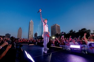 MGK se produit sur scène au Druski officiel du MGK After-Party avec un DJ invité spécial Paul de Three 6 Mafia au "MGK Day" 2025 - Jour 3 Tenu au Mall C le 10 août 2025 à Cleveland, Ohio.