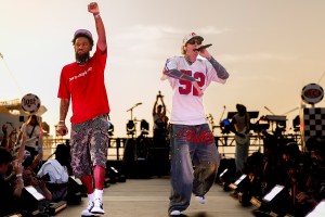 Brandon «Slimxx» Allen, MGK se produit sur scène au Druski officiel de la journée MGK avec un DJ invité spécial Paul de Three 6 Mafia au «MGK Day» 2025 - Jour 3 qui s'est tenu au Mall C le 10 août 2025 à Cleveland, Ohio.