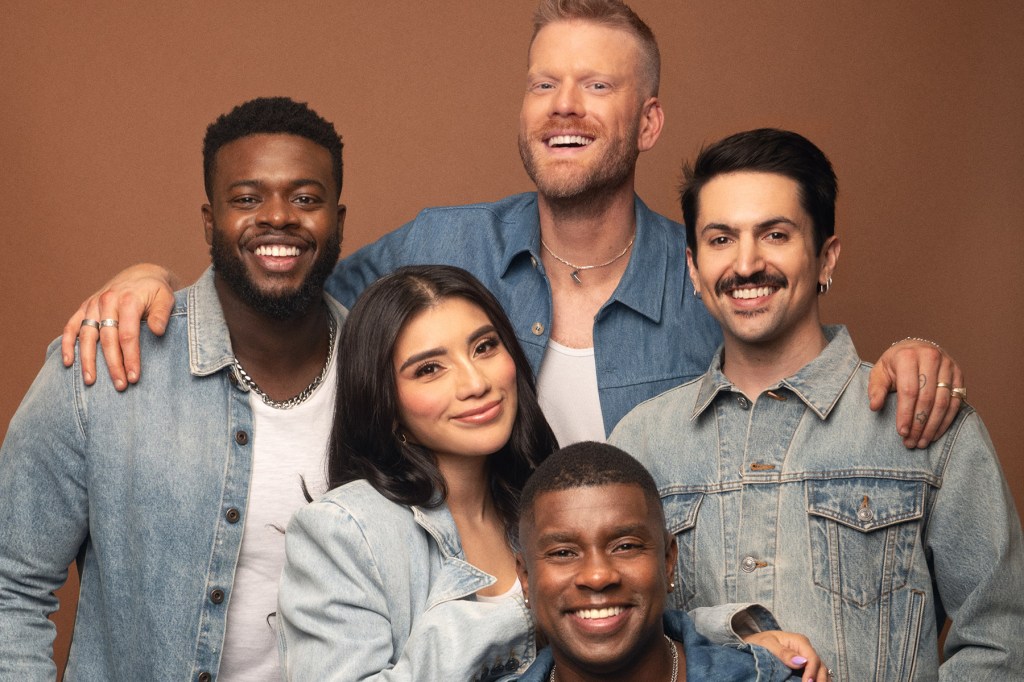 Pentatonix livre la joie des Fêtes en août avec l'annonce de la visite de Noël: voir les dates